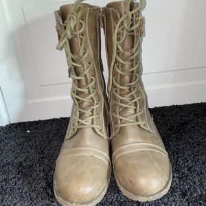 Combat boots